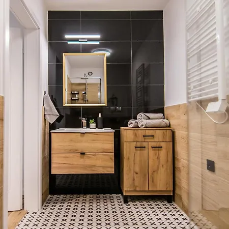 Parrot - 77 Wigury - Dostep Na Kod - Parking - Smaczna Kawa - Centrum - Blisko Piotrkowska - Galeria - Widok Na - Klimatyzacja - 7 Pietro - Fv Lodž