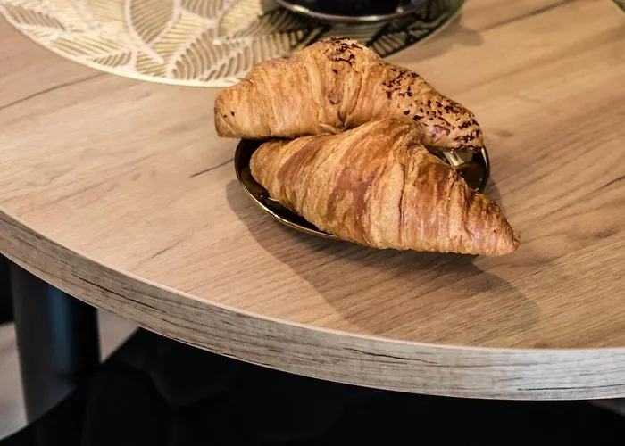 Lägenhet Parrot - 77 Wigury - Dostep Na Kod - Parking - Smaczna Kawa - Centrum - Blisko Piotrkowska - Galeria - Widok Na - Klimatyzacja - 7 Pietro - Fv